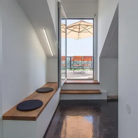 Lovely 3-Bedroom Skyline Apartment Velika Mlaka Kültér fotó