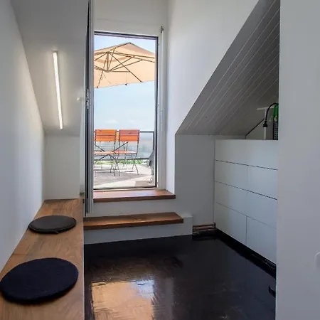 Lovely 3-Bedroom Skyline Apartment Velika Mlaka Kültér fotó