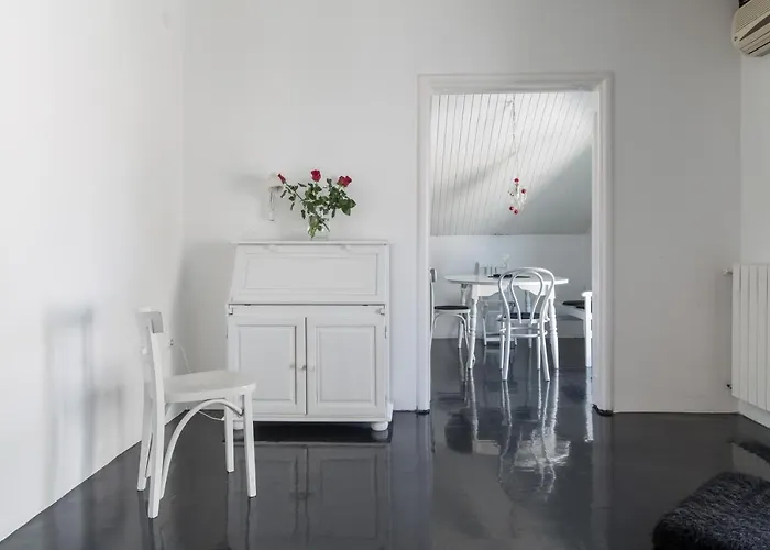 Lovely 3-Bedroom Skyline Apartment