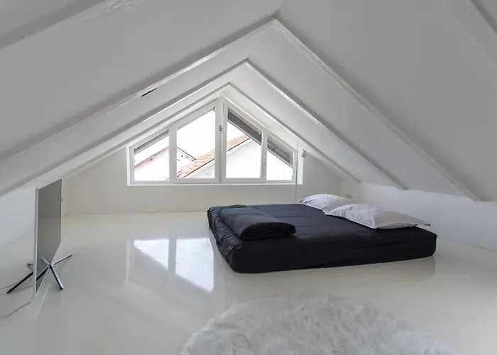 Lovely 3-Bedroom Skyline Apartment