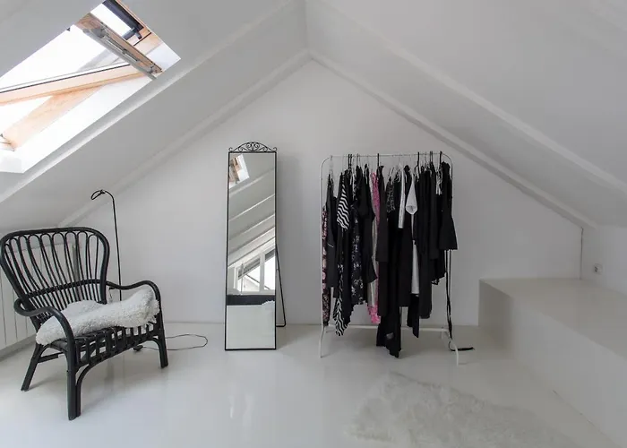Lovely 3-Bedroom Skyline Apartment